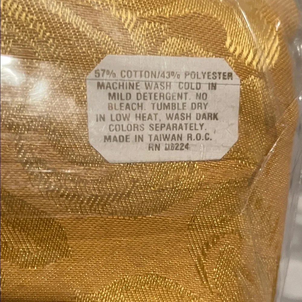 Vintage Windsor Luxurious Gold Damask Tablecloth 60 by 102 inch oval cotton poly